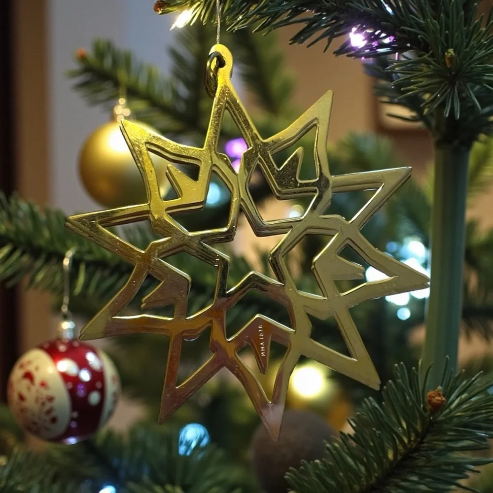 Metropolitan Museum of Art star ornament, brass with gold plate, vintage 1978